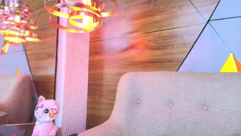 Snapshot of alys_molly chatting on February 17, 2:04 pm sopie online show from February 17, 2:04 pm