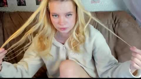 Alysa   7GMT  online show from March 22, 1:58 pm