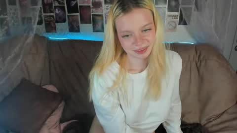 Alysa   7GMT  online show from April 12, 10:59 pm