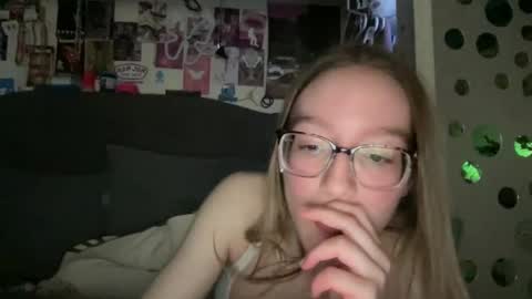 alyssag7001 online show from March 11, 6:53 am