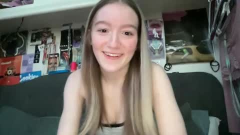 alyssag7001 online show from March 11, 7:36 pm