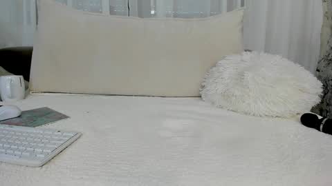 Snapshot of alyssamillan chatting on December 12, 10:56 am alysamillan online show from December 12, 10:56 am