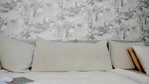 Snapshot of alyssamillan chatting on January 13, 8:37 am alysamillan online show from January 13, 8:37 am