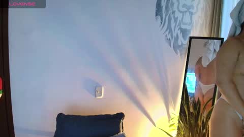 alyssia wolds online show from September 23, 10:40 am