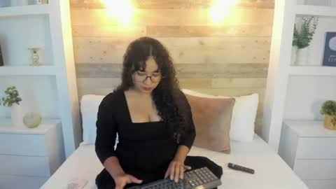 Snapshot of alysson_moon_ chatting on July 31, 4:45 am A L Y online show from July 31, 4:45 am