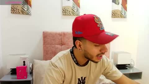 Snapshot of amadeo_wild chatting on March 12, 12:11 pm Amadeo Wild online show from March 12, 12:11 pm