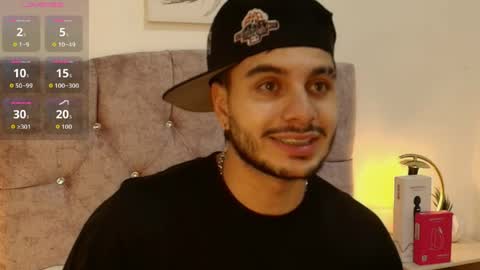 Snapshot of amadeo_wild chatting on April 17, 4:15 am Amadeo Wild online show from April 17, 4:15 am