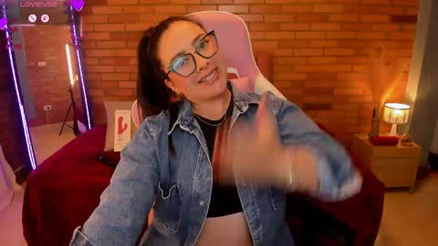 Snapshot of amaia_monet chatting on June 8, 7:14 pm Hi Im AmaiaHelp me reach 100 likes online show from June 8, 7:14 pm