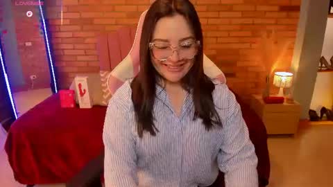 Snapshot of amaia_monet chatting on June 14, 1:13 pm Hi Im AmaiaHelp me reach 100 likes online show from June 14, 1:13 pm