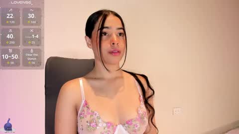 Amalia    real MIA  online show from April 12, 12:37 am