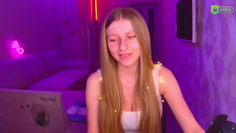 Snapshot of amaliaqueen999 chatting on December 22, 2:16 pm Amalia online show from December 22, 2:16 pm