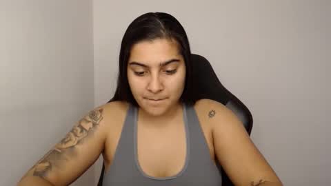 The queen of the biceps  online show from December 13, 11:23 am