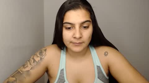 The queen of the biceps  online show from January 7, 9:35 pm