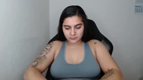 The queen of the biceps  online show from February 28, 7:46 pm