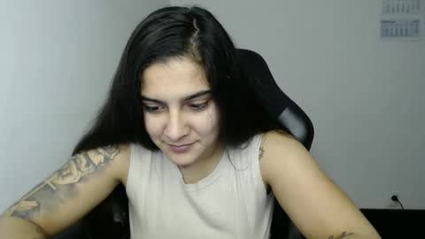 The queen of the biceps  online show from February 5, 9:41 pm