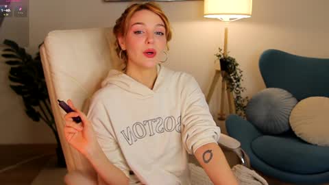 Snapshot of amanda__fox chatting on February 8, 1:33 pm Amanda fox online show from February 8, 1:33 pm