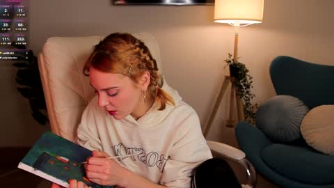 Snapshot of amanda__fox chatting on February 8, 4:36 pm Amanda fox online show from February 8, 4:36 pm