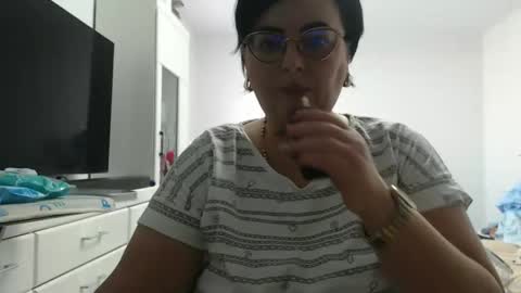 Snapshot of amanda_muller5 chatting on January 18, 10:52 am Anda .. online show from January 18, 10:52 am