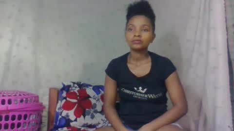 Snapshot of amandaaa25 chatting on October 4, 6:44 am amandaaa25 online show from October 4, 6:44 am