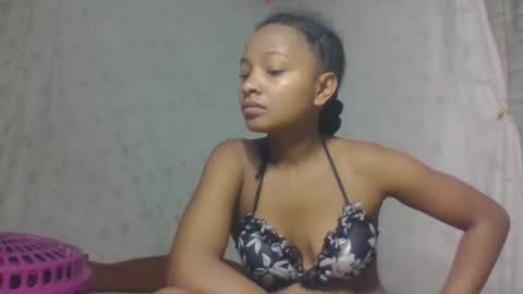 Snapshot of amandaaa25 chatting on October 8, 6:00 am amandaaa25 online show from October 8, 6:00 am