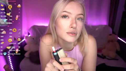 Snapshot of amandaafire chatting on December 2, 4:20 pm Amanda online show from December 2, 4:20 pm