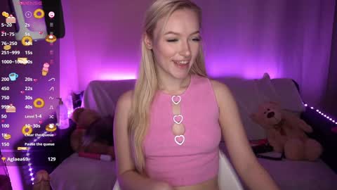 Snapshot of amandaafire chatting on December 22, 4:17 pm Amanda online show from December 22, 4:17 pm