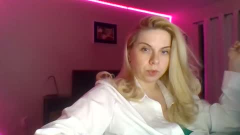 Snapshot of amandainbloom chatting on December 2, 6:30 am Amanda online show from December 2, 6:30 am