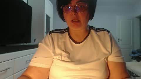 Snapshot of amandamuller1982 chatting on April 21, 4:45 pm Anda online show from April 21, 4:45 pm