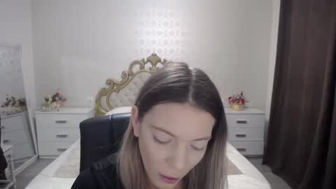 Snapshot of amandaswanson chatting on October 7, 6:43 am AmandaTop online show from October 7, 6:43 am