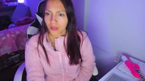 Snapshot of amara_22_ chatting on February 19, 3:46 am Liz online show from February 19, 3:46 am