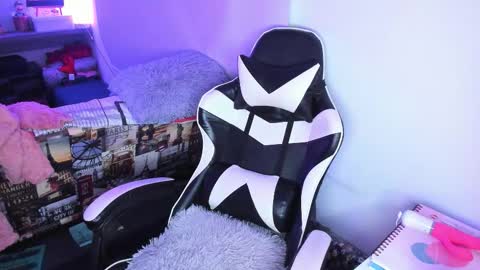 Snapshot of amara_22_ chatting on March 11, 4:18 am Liz online show from March 11, 4:18 am