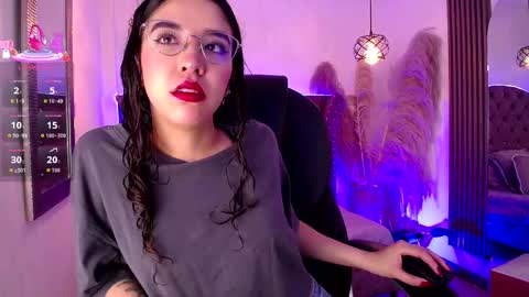 amara_davis1 online show from December 1, 3:44 am