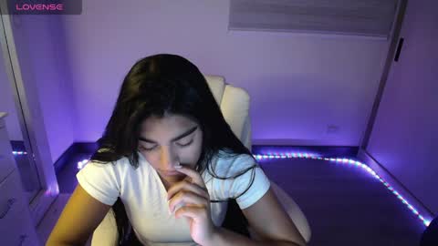 Snapshot of amara_silk chatting on April 24, 3:31 am amara_silk online show from April 24, 3:31 am