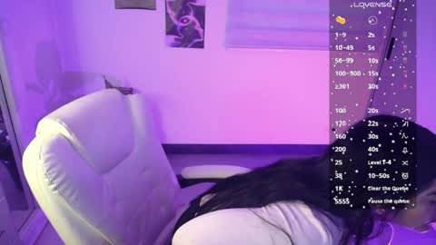 Snapshot of amara_silk chatting on June 3, 11:10 pm amara_silk online show from June 3, 11:10 pm