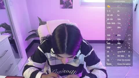 Snapshot of amara_silk chatting on June 6, 4:55 pm amara_silk online show from June 6, 4:55 pm