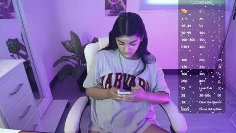 Snapshot of amara_silk chatting on June 8, 10:10 pm amara_silk online show from June 8, 10:10 pm