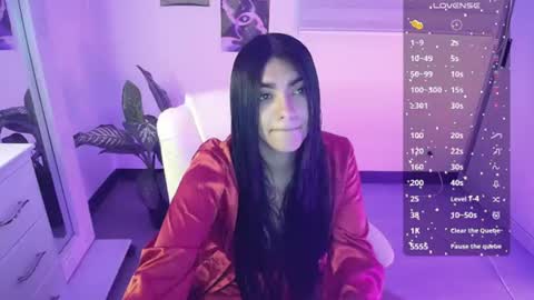 Snapshot of amara_silk chatting on June 16, 12:24 am amara_silk online show from June 16, 12:24 am