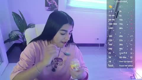 Snapshot of amara_silk chatting on June 25, 7:18 pm amara_silk online show from June 25, 7:18 pm