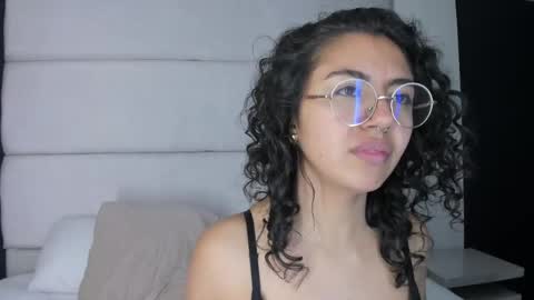 Snapshot of amarettho chatting on June 3, 2:33 pm Emily online show from June 3, 2:33 pm