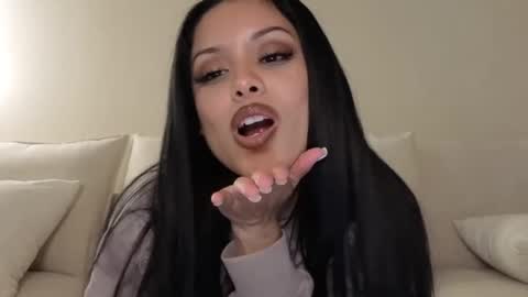 amaya_floress online show from February 4, 6:30 am