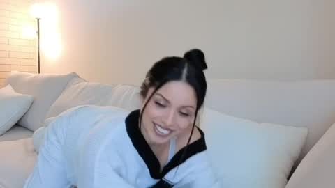 amaya_floress online show from May 25, 12:55 pm