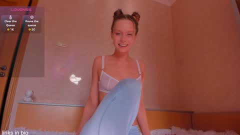 Snapshot of amazing_roxana chatting on October 11, 8:35 am Roxy online show from October 11, 8:35 am