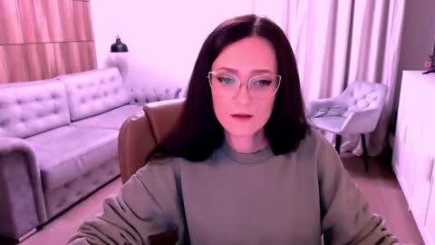 Izza online show from April 4, 5:10 pm