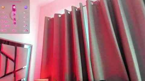 Snapshot of ambar_devon chatting on February 7, 7:06 pm online show from February 7, 7:06 pm