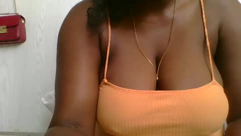 Snapshot of ambar_jasiri chatting on December 14, 10:13 am Mia online show from December 14, 10:13 am