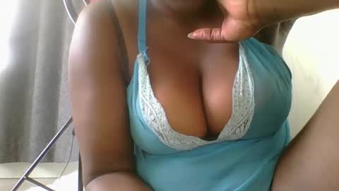 Snapshot of ambar_jasiri chatting on February 4, 9:49 am Mia online show from February 4, 9:49 am