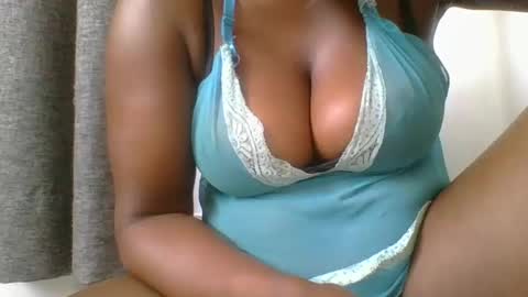 Snapshot of ambar_jasiri chatting on March 7, 7:19 am Mia online show from March 7, 7:19 am