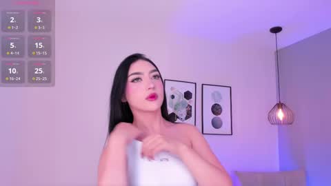 ambarevans_ online show from October 7, 11:51 am