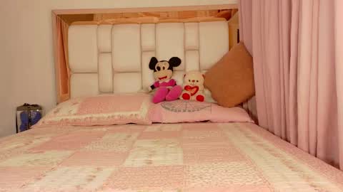 Snapshot of ambarrossi_ chatting on May 22, 10:43 am online show from May 22, 10:43 am