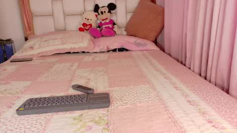 Snapshot of ambarrossi_ chatting on June 2, 11:34 am online show from June 2, 11:34 am
